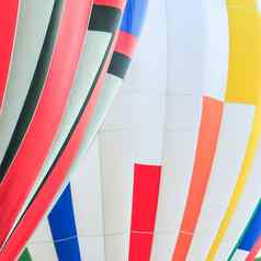 色彩斑斓的热空气气球行曲线