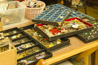 古董珠宝跳蚤市场
