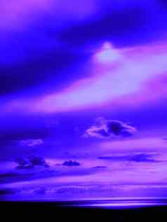 紫色的天空晚上