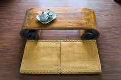 传统的日本稻草床垫表格茶能