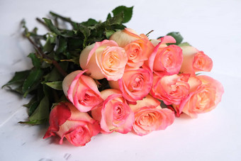 花束粉红色的玫瑰