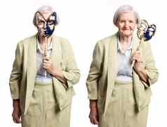 上了年纪的女人狂欢节面具站白色