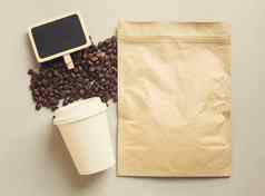 袋咖啡空白黑板上纸杯复古的过滤器