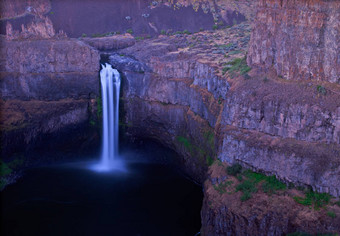 帕卢斯河暴跌超大号的玄武岩碗帕卢斯瀑布状态公园富兰克林惠特曼县华盛顿美国