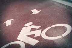 自行车车道路径图标象征红色的沥青路