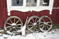 古董马马车轮子冬天雪