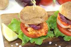 色彩斑斓的健康的美味的虾汉堡