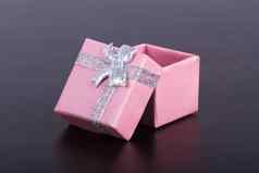 粉红色的礼物盒子表格