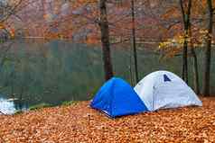 帐篷野营区域湖