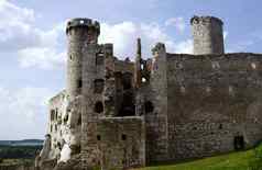毁了中世纪的城堡塔