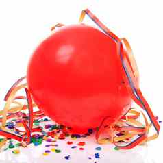 红色的聚会，派对气球五彩纸屑飘带