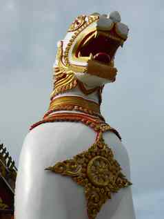 王白色狮子雕像