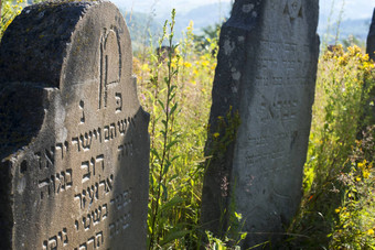 被遗弃的犹太人墓地乌克兰喀尔巴阡山