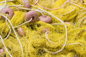 纠结的钓鱼解决网浮动绳子特写镜头