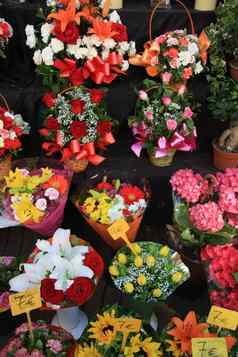色彩斑斓的花束市场