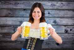 复合图像漂亮的啤酒节女孩持有啤酒酒杯