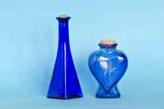蓝色的装饰玻璃瓶Azure背景