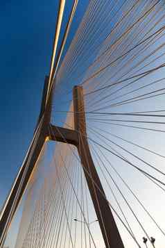 现代桥饱和具有里程碑意义的视图