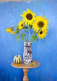 美丽的夏天向日葵陶瓷花瓶