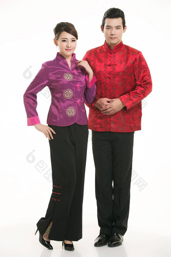 穿中国人服装服务员前面白色背景