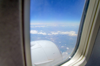 飞机窗口视图天空云