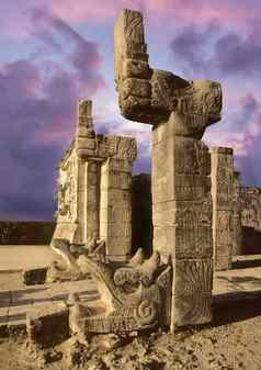 玛雅寺庙金字塔雕塑墨西哥