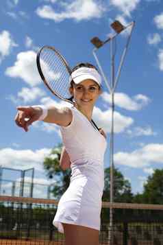 女孩玩网球自然色彩斑斓的语气