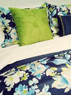 蓝色的绿色床上亚麻花设计