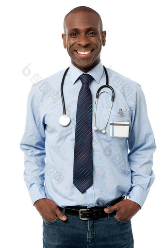 微笑非洲医生孤立的白色