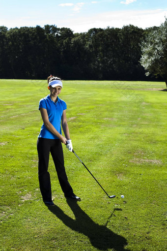 女人玩<strong>高尔夫</strong>球场明亮的色彩斑斓的生动的主题