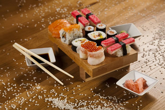 <strong>日本</strong>混合寿司东方厨房色彩斑斓的主题