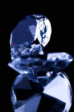 钻石昂贵的石头明亮的色彩斑斓的语气概念