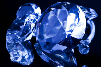 <strong>水晶钻石</strong>明亮的色彩斑斓的语气概念