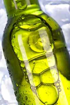 啤酒瓶玻璃明亮的充满活力的酒精主题