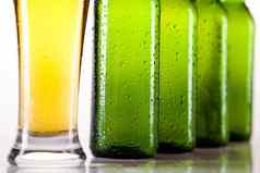 啤酒瓶玻璃明亮的充满活力的酒精主题
