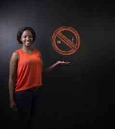 吸烟烟草南非洲非洲美国女人黑板上背景
