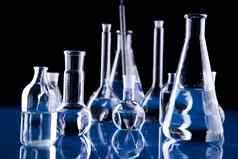 实验室设备明亮的现代化学概念