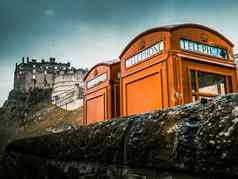 红色的phoneboxes爱丁堡城堡