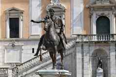 雕像马可奥雷里奥罗马意大利