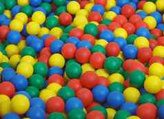 孩子们的游戏复杂的池颜色球