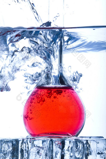 实验室玻璃<strong>器皿</strong>水明亮的现代化学概念