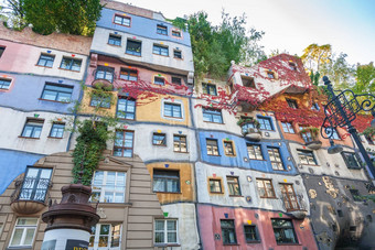 维也纳奥地利9<strong>月色</strong>彩斑斓的外观著名的百水公寓维也纳奥地利