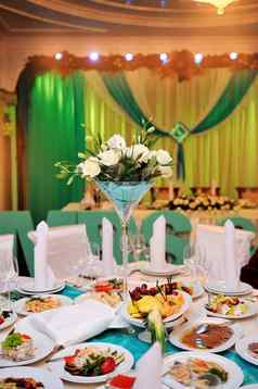 婚礼装饰餐厅