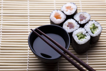 寿司东方厨房色彩斑斓的主题