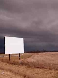 白色空白广告牌广告标志农场场雷声风暴