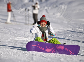 美丽的女人滑雪