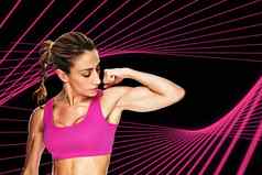 复合图像女健美运动员弯曲二头肌粉红色的体育好
