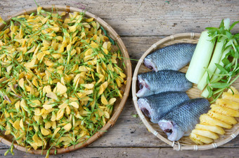 越南食物酸鱼蔬菜汤