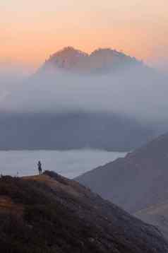 官网火山旅行目的地印尼