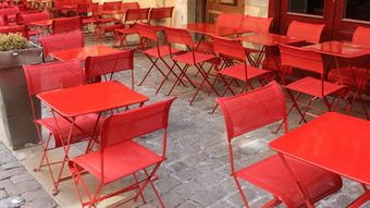 表红色的椅子阳台餐厅里昂